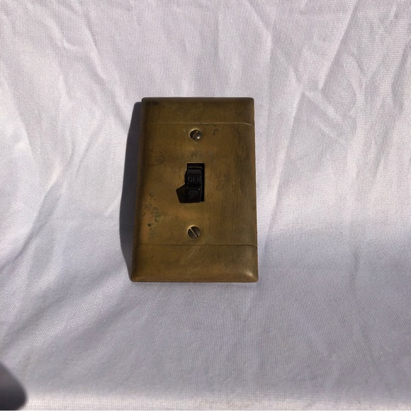 Vintage Brass Single Light Switch Plate with switch - Picture 2 of 3